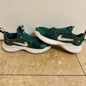 Nike Kids 3.5 Flex Runner 3 big kids Green